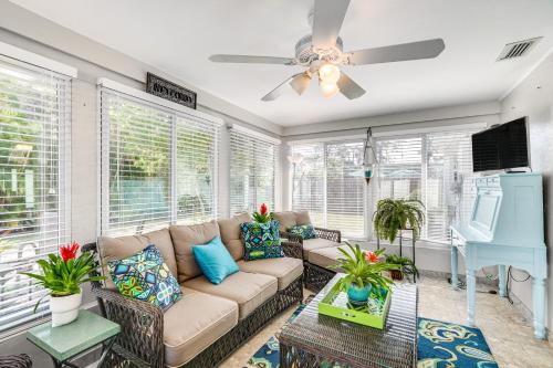 Fort Myers Bungalow - 12 Miles to the Beach! - Page Park, FL