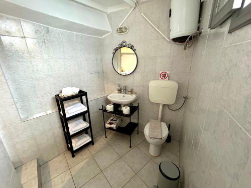 ห้องน้ำ, Manousos Fisherman's House in ตริพิตี