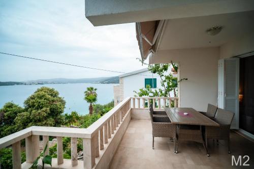 Two-Bedroom Apartment with Sea View image 1
