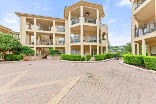Hill Country Island Retreat - Loaded with Amenities! in Lago Vista, USA