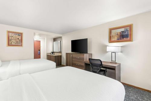 Best Western West Towne Suites - image 6