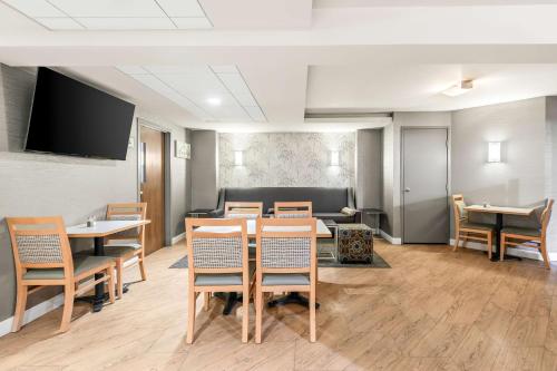 餐飲選擇, 西城套房貝斯特韋斯特酒店 (Best Western West Towne Suites) in 麥迪遜 (WI)