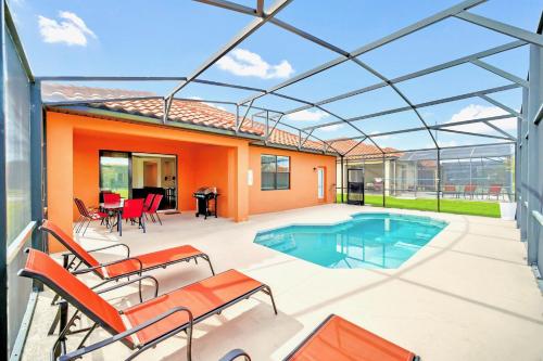 Upstay Bungalow w BBQ, Private Pool - By Disney in Davenport, USA
