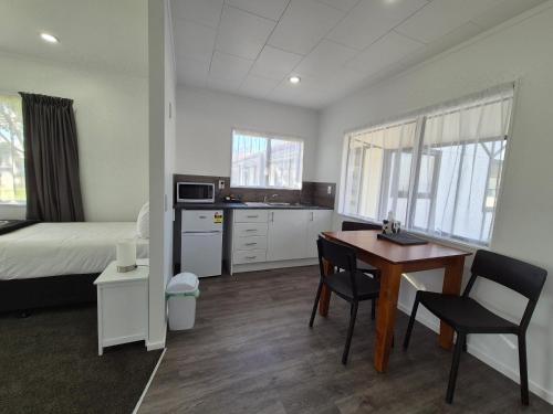 Magnolia Court Motel