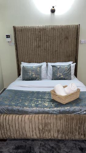 Naye home accessible 2 bedroom apartment with free WiFi & parking