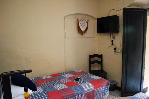 Twin Room image 10