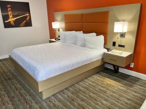 Standard King Room room in Presidio Parkway Inn