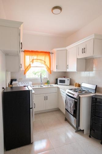 Charming Valley View Studio in Piggotts