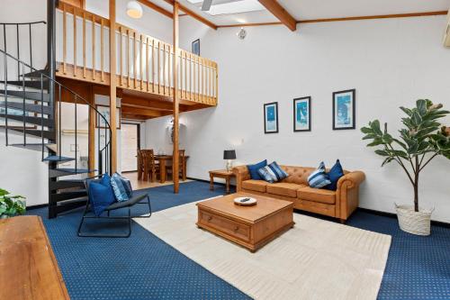 21 Cottesloe Steps to beach - sleeps 3