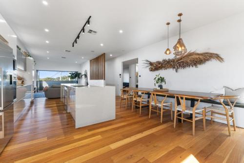 Luxe Oasis Adamstown