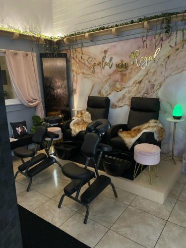 Masszázs, Peaceful Haven in Freeport Manor