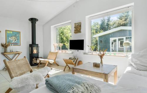  Beautiful Home In Vejby With Kitchen in Vejby