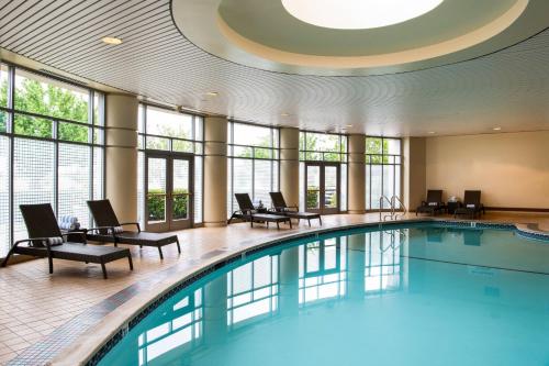 สระว่ายน้ำ, ฟรีมอนต์ แมริออท ซิลิคอน แวลเลย์ (Fremont Marriott Silicon Valley) in ฟรีมอนท์ (CA)