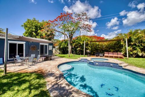 5Bed 4Bath with Huge Patio and Pool close to the Beach in Dania Beach, USA