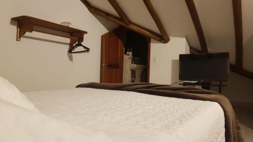 Budget Double Room image 4