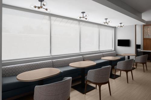 SpringHill Suites Houston Intercontinental Airport - image 12