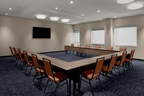 SpringHill Suites Houston Intercontinental Airport - image 10