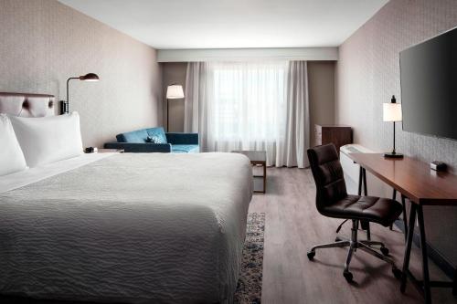 1 king bed, 1 sofa bed