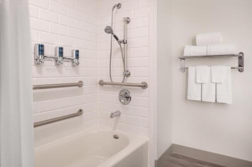 Four Points by Sheraton - San Francisco Airport - image 10