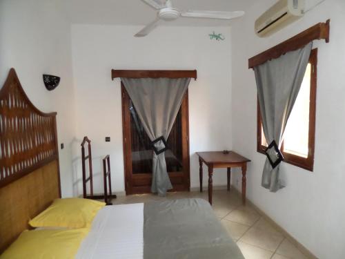 1 double bed, 1 twin bed