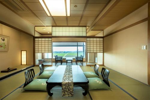 Deluxe Japanese-Style Room