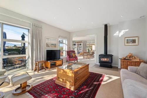 Tranquil on Ribbonwood - Wanaka Holiday Home — other in 4 Ribbonwood Avenue Albert Town, Wanaka New Zealand, 9305