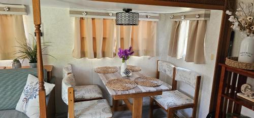 Homey Fifth Wheel Haven in โฮเวย์ อิน เดอะ ฮิลส์ (FL)