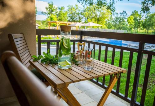 Изглед, Holiday home 'Old oak' - with pool, garden with fresh vegetables and private forrest! in Gornji Vinjani