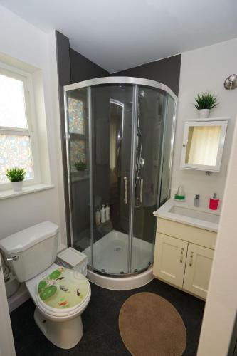 Eves House 3 bedrooms Near YVR DT UBC in Vancouver, Canada