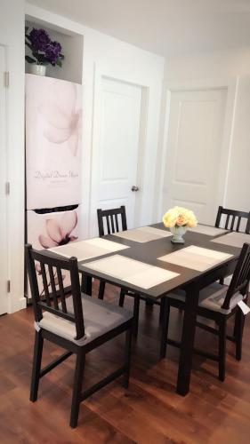Eves House 3 bedrooms Near YVR DT UBC in Vancouver, Canada