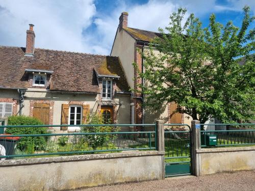 Entrance, Le Gite du Cerisier in Chateau-Renard
