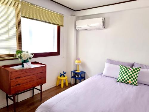 Y202 & B201 near Hongdae Univ Station