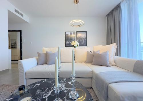 Stunning 1BR in Stella Maris, City View, Marina, Dubaj