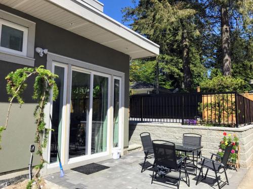 Eves House 3 bedrooms Near YVR DT UBC in Vancouver, Canada