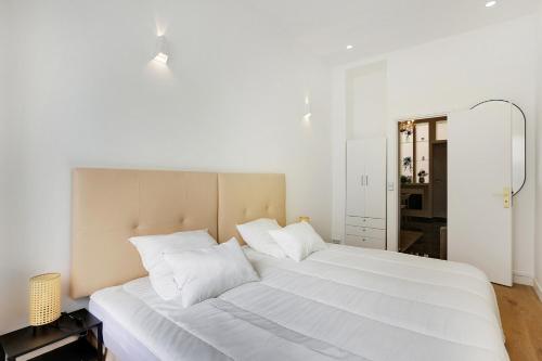 Sublime 2 Bedroom Flat in Paris - image 13