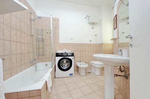 Comfy home for family next to Metro, Roma (foto 4)
