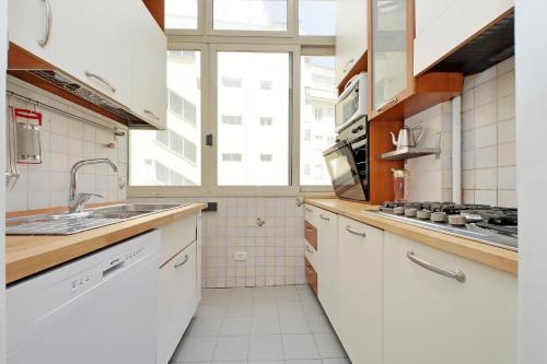 Comfy home for family next to Metro, Roma (foto 3)