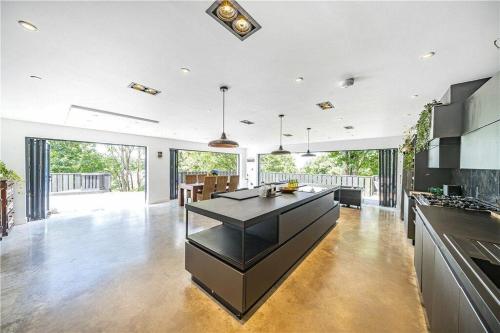 The Ridge London - Luxury Designer Villa with hot tub and sauna, Bexley borough of London, Londyn (zdjęcie 3)