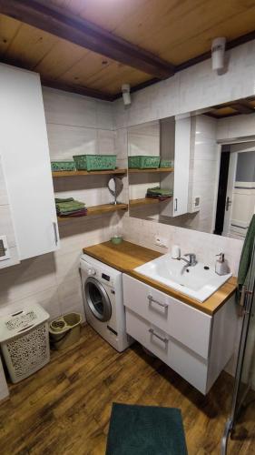 Domek w Sadzie in Paprotki