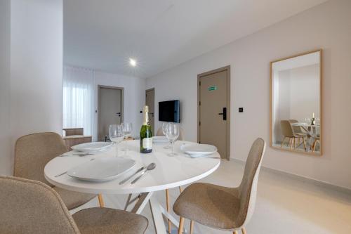 Manoel De Vilhena Holiday Apartments by Buena Vista 2