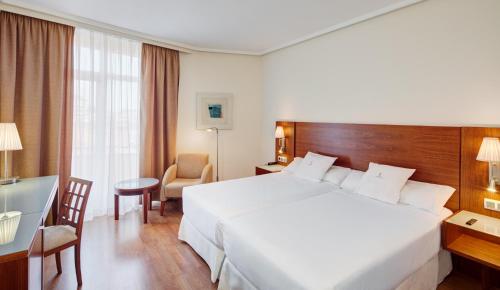 Hotel Sercotel Los Llanos - Tap to explore photos