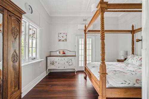 Serenity House Pemberton Cottage & Wellness Spa in Pemberton