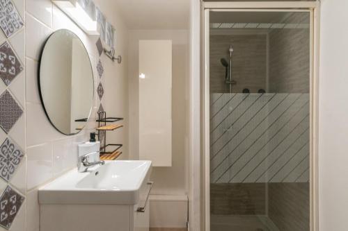 One-Bedroom Apartment image 10
