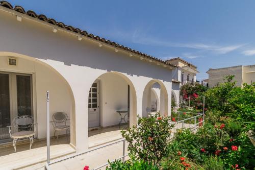 Lena Kassiopi Apartments