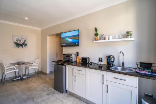 Pezula - upmarket non- seafacing Studio, Knysna (photo 3)