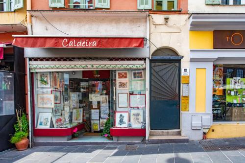 L26 Old Town central 5mins walk to Sea front AC WIFI