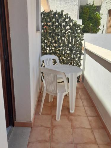 Deluxe Double Room with Balcony image 5