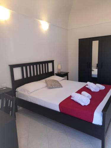 Deluxe Double Room with Balcony image 7