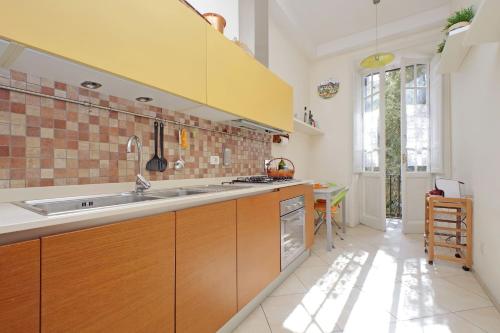 At the Vatican Ottaviano 2 bedrooms 2 baths, Rzym (zdjęcie 7)