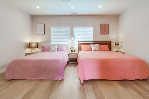 Entire Modern 3-BR 3-Bath Family Home w Spacious Garage, 5 Mins to Beach & 15-Mins to Gaslamp, No Deposit in Imperial Beach, USA